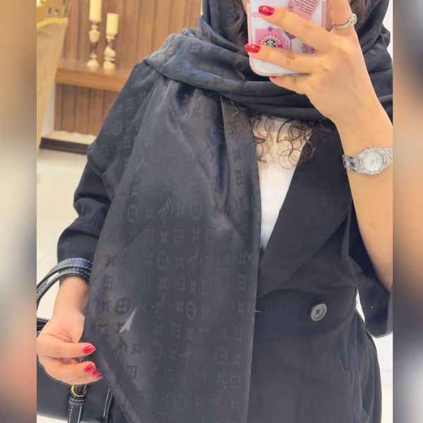 روسری ابریشم ژاکارد در طرحبندی