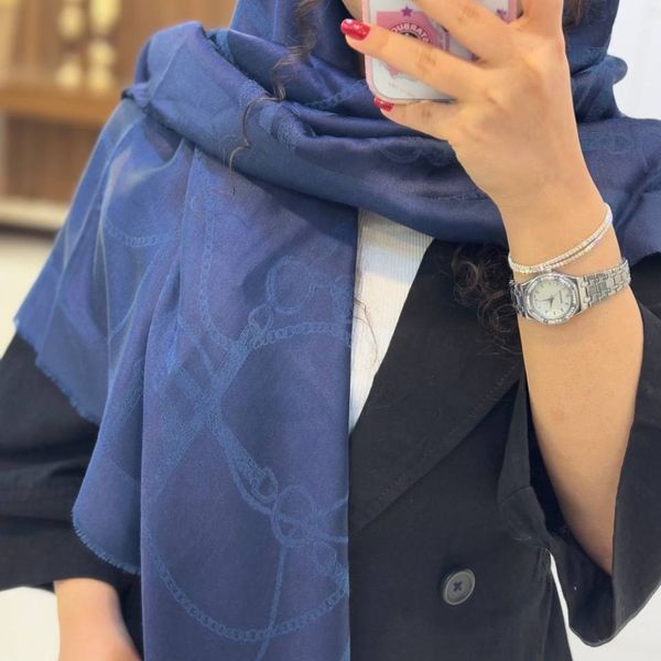روسری ابریشم ژاکارد در طرحبندی