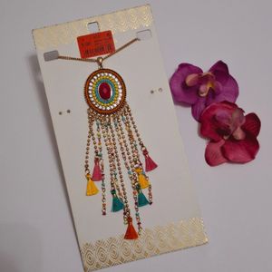 گردنبند رو لباسی برند accessories