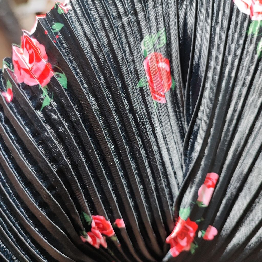 خرید اینترنتی پارچه ساتن پلیسه مشکی کد1