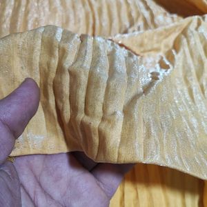 خرید آنلاین پارچه کرپ سوپر شیمر رنگ زرد تخم مرغی