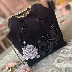 فروش اینترنتی کیف مجلسی مدل ماه نقره فام