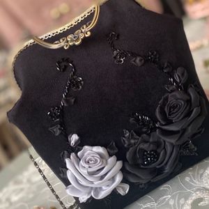 فروش اینترنتی کیف مجلسی مدل ماه نقره فام