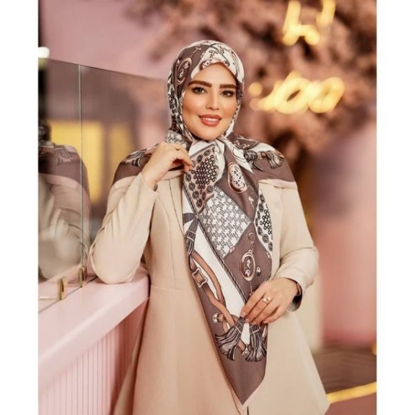 روسری زنانه ابریشم توییل کجراه قواره 140 مدل کهربا کد 02