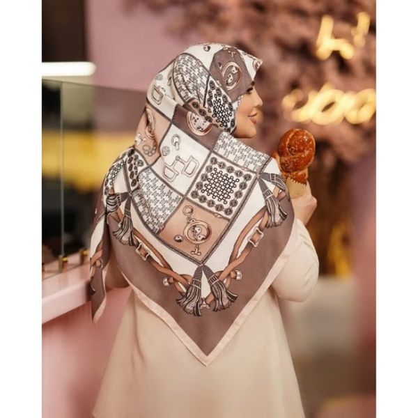 روسری زنانه ابریشم توییل کجراه قواره 140 مدل کهربا کد 02