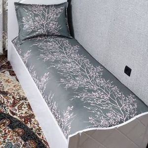 مشخصات روتختی یک نفره طوسی نیم ست یک نفره زمینه طوسی شاخه گل بهی روکش تشک گلبهی