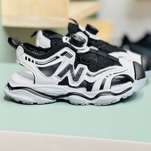 خرید اینترنتی قیمت صندل بچگانه طرح نیوبالانس برند A+B کد 4010601