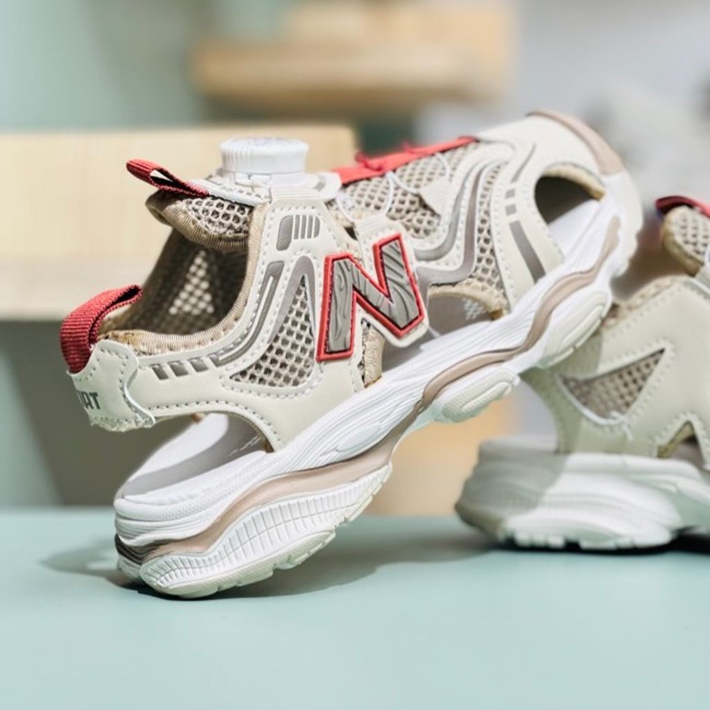 خرید اینترنتی قیمت صندل بچگانه طرح نیوبالانس برند A+B کد 4010601