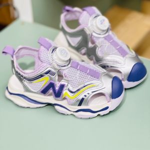 خرید اینترنتی قیمت صندل بچگانه طرح نیوبالانس برند A+B کد 4010601