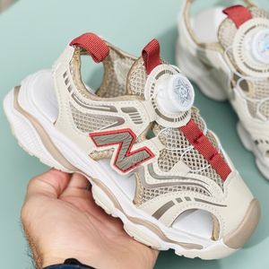 خرید اینترنتی قیمت صندل بچگانه طرح نیوبالانس برند A+B کد 4010601