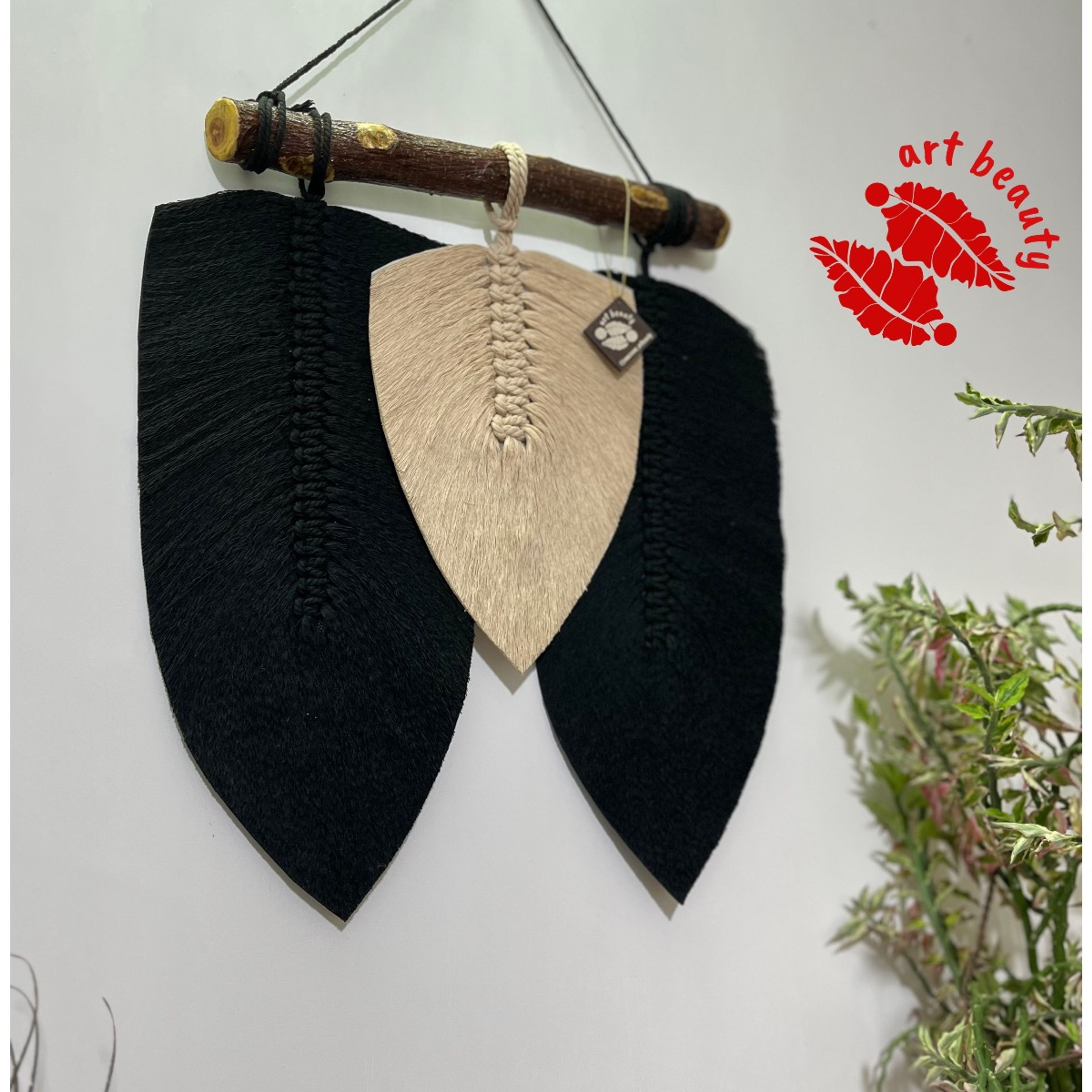 خرید اینترنتی دیوارکوب سه برگ مکرومه بافی مدل عشق