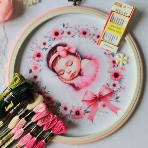 خرید اینترنتی پک آماده گلدوزی طرح نوزاد با حلقه گل