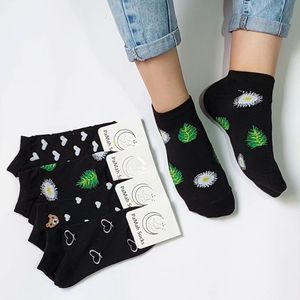 خرید انلاین جوراب زنانه و دخترانه مشکی طرحدار