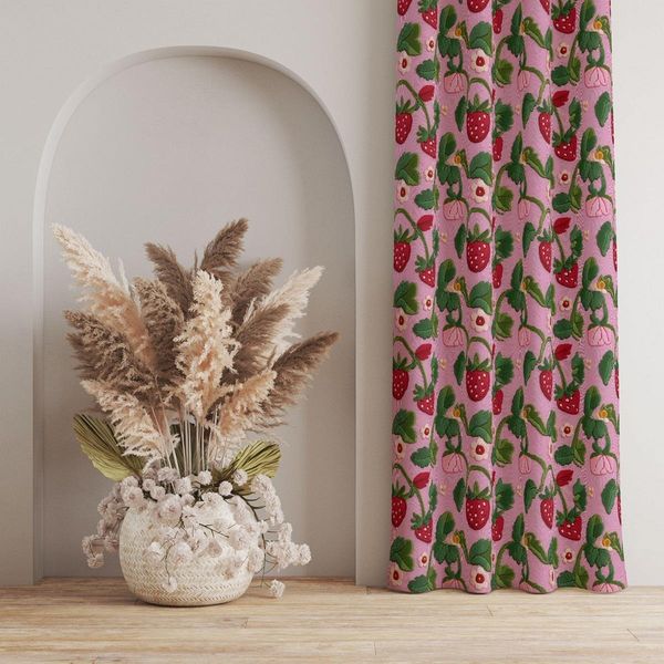 پارچه مخمل طرح سه بعدی توت فرنگی کد 5013464