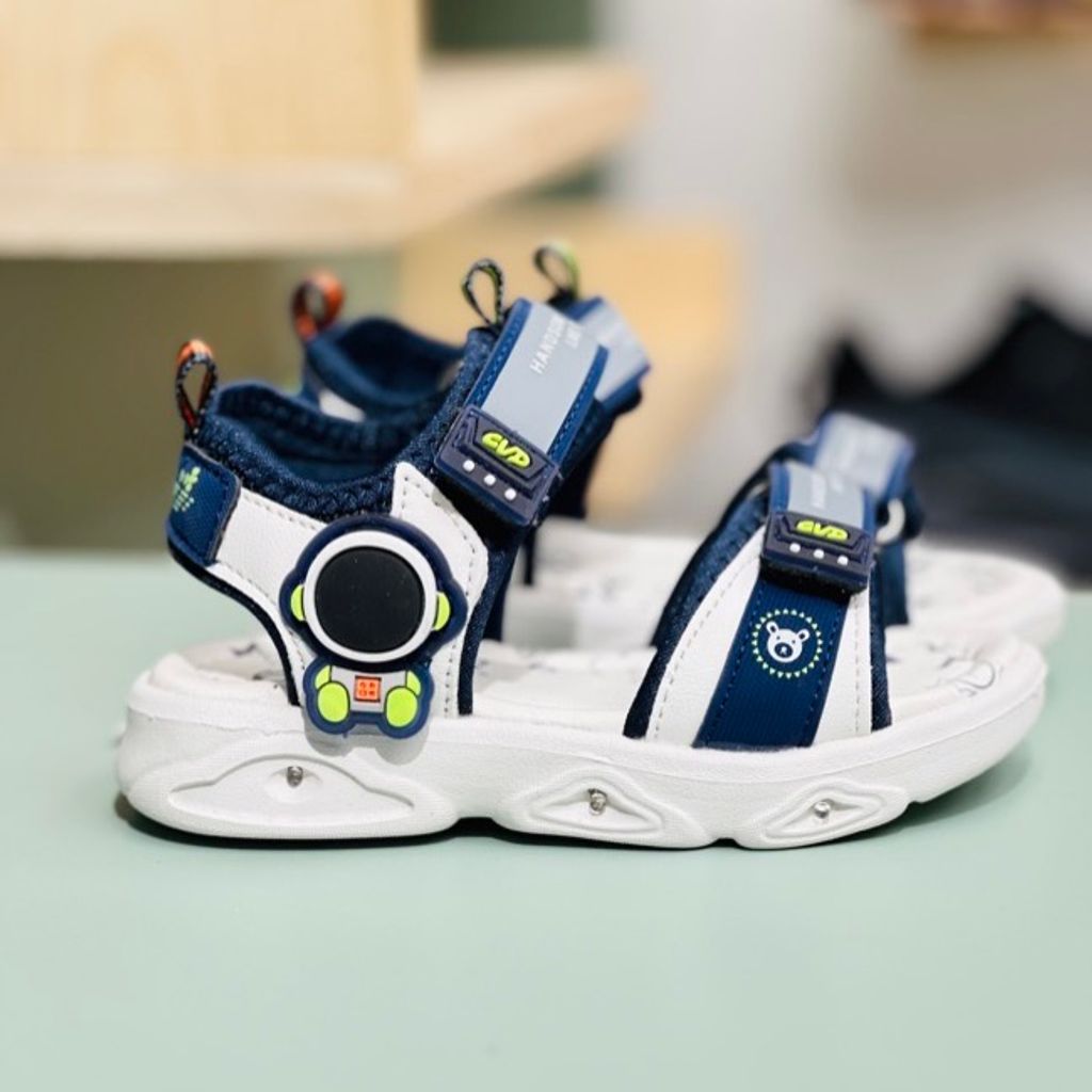 خرید اینترنتی قیمت صندل بچگانه طرح فضانورد برند A+B کد 4011403