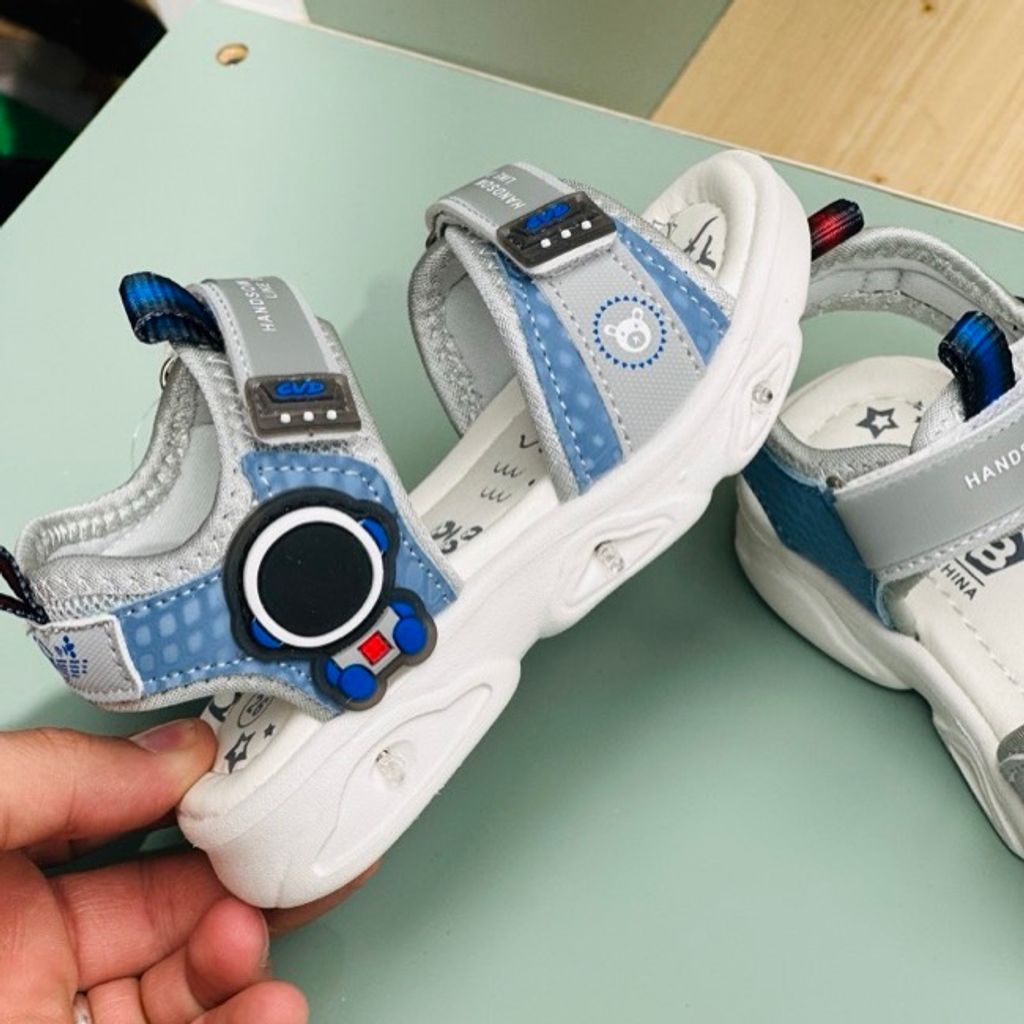 خرید اینترنتی قیمت صندل بچگانه طرح فضانورد برند A+B کد 4011403