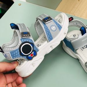 خرید اینترنتی قیمت صندل بچگانه طرح فضانورد برند A+B کد 4011403