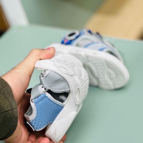 صندل بچگانه طرح فضانورد برند A+B کد 4011403