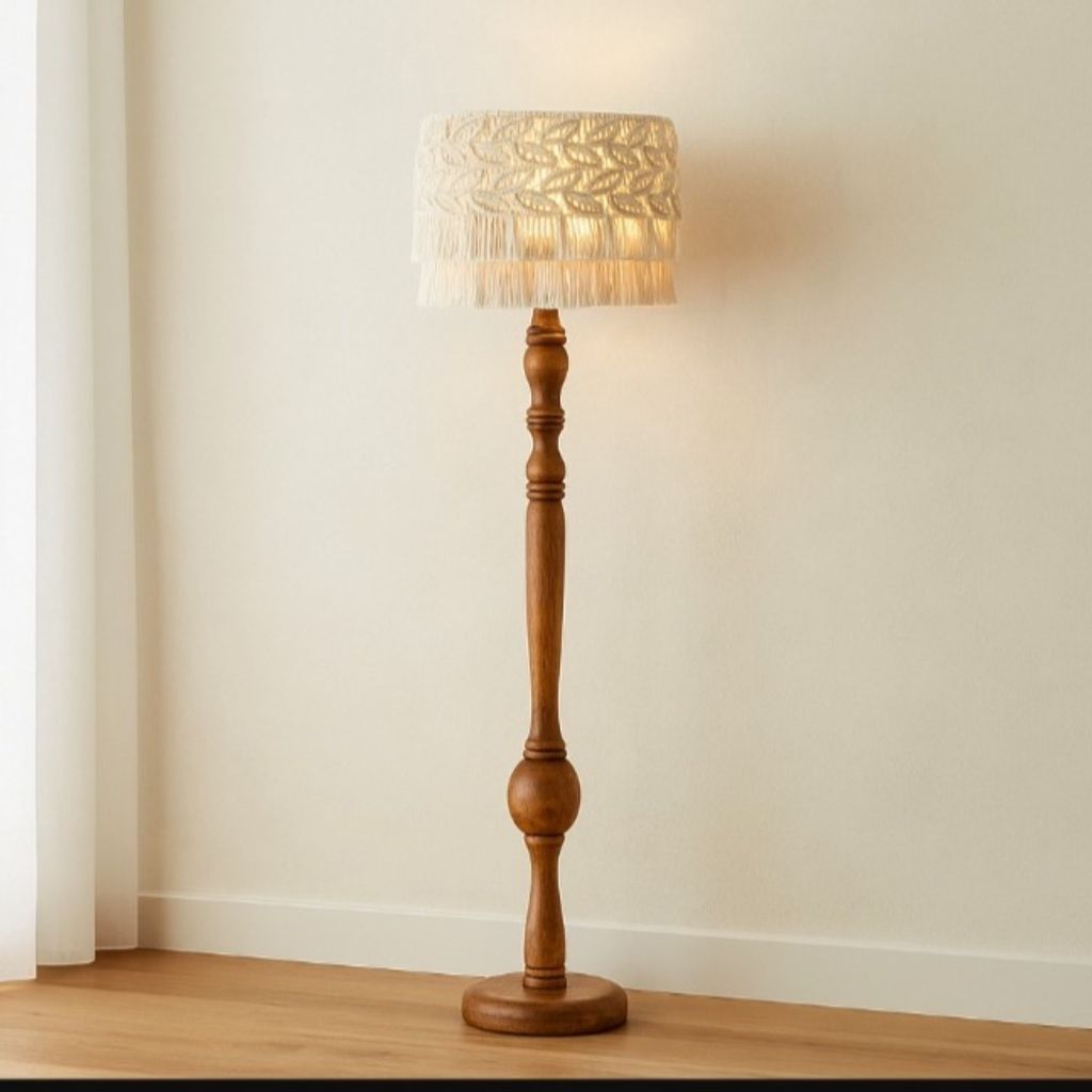 خرید اینترنتی آباژور ایستاده چوبی با شید مکرومه مدل برگ یا رویش