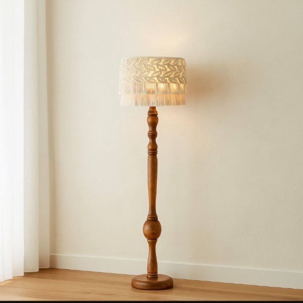 خرید اینترنتی آباژور ایستاده چوبی با شید مکرومه مدل برگ یا رویش