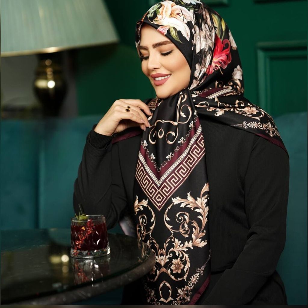 قیمت روسری ابریشم توییل طرح کلاسیک گل‌دار – قواره 140 کد15