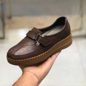 خرید آنلاین کفش طبی چرم زنانه چسبی رنگ قهوه ای