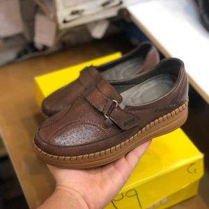 مشخصات کفش طبی چرم زنانه چسبی رنگ قهوه ای