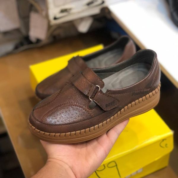 کفش طبی چرم زنانه چسبی رنگ قهوه ای