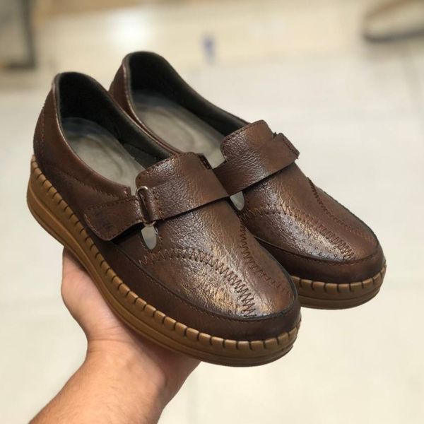 کفش طبی چرم زنانه چسبی رنگ قهوه ای