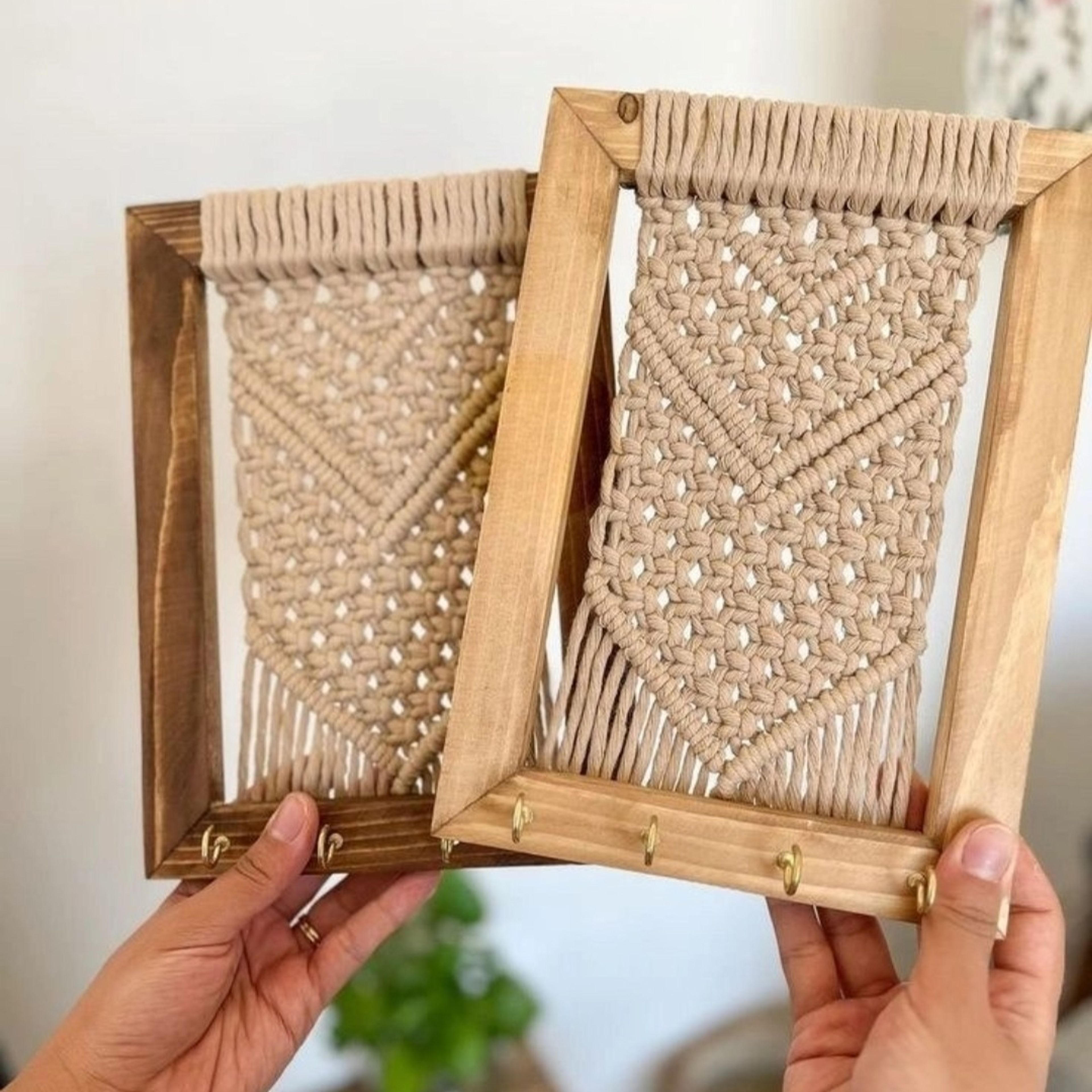 خرید اینترنتی جاکلیدی چوبی مکرومه طرح گلسا