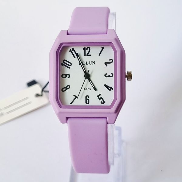 ساعت مچی بلون با بند سیلیکونی – سبک و مقاوم برای استفاده روزانه