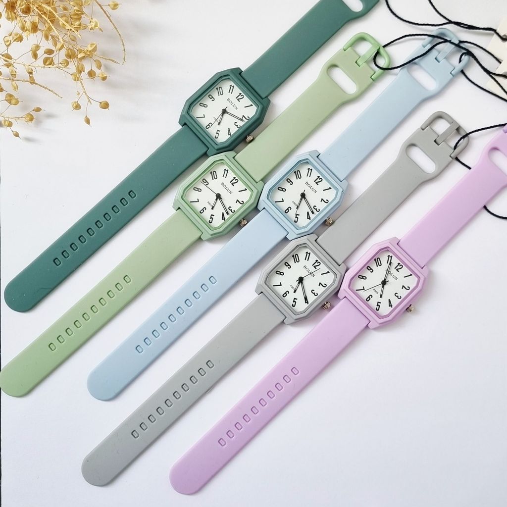 خرید آنلاین ساعت مچی بلون با بند سیلیکونی – سبک و مقاوم برای استفاده روزانه