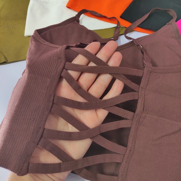 ست نیمتنه و شورتک ورزشی زنانه
