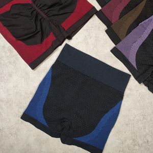 خرید اینترنتی شورتک ورزشی زنانه