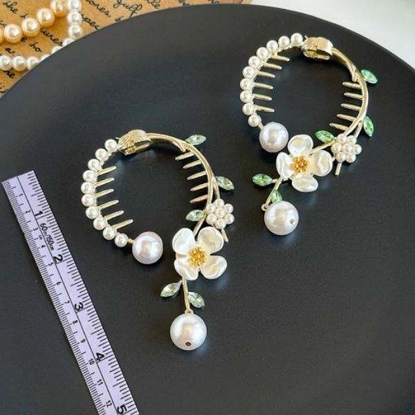گیره گوجه ای شکوفه سفید