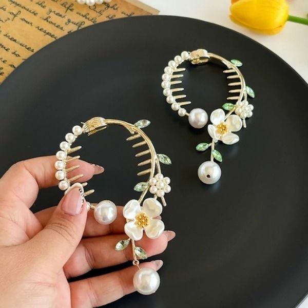 گیره گوجه ای شکوفه سفید