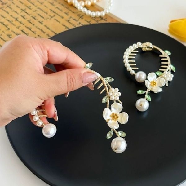 گیره گوجه ای شکوفه سفید