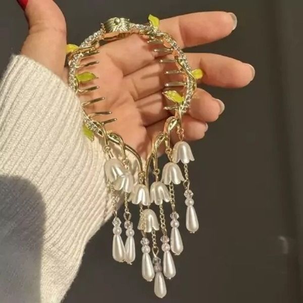 گیره گوجه ای شکوفه
