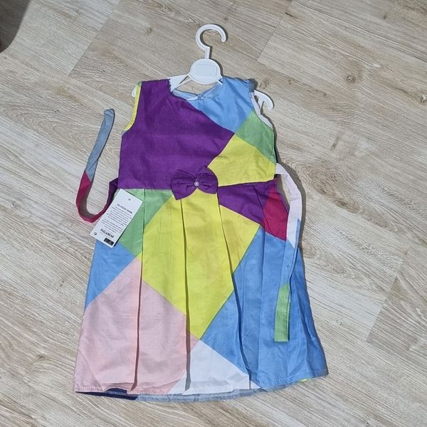 پیراهن دخترانه پارچه ای رنگارنگ مناسب برای استایل شاد و کودکانه