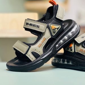 خرید اینترنتی قیمت صندل بچگانه اسپرت طرح کپسولی T-rex برند Kids کد 4012401