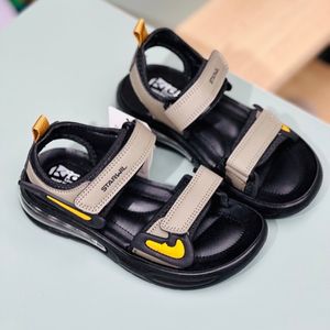 خرید اینترنتی قیمت صندل بچگانه اسپرت طرح کپسولی جردن برند Kids کد 4012601