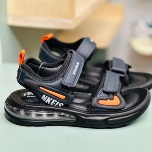 خرید اینترنتی قیمت صندل بچگانه اسپرت طرح کپسولی جردن برند Kids کد 4012601