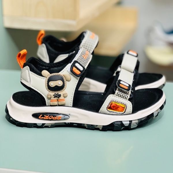 صندل بچگانه طرح mr bone برند winstar کد 4020703