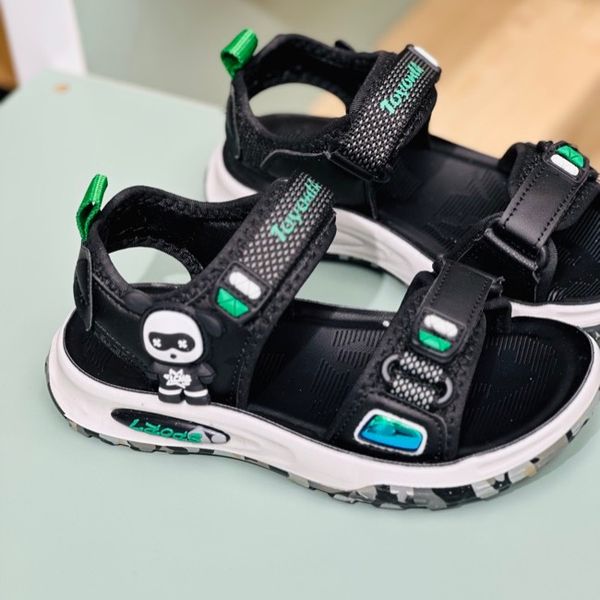 صندل بچگانه طرح mr bone برند winstar کد 4020703