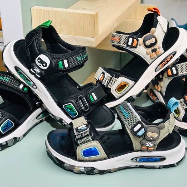 صندل بچگانه طرح mr bone برند winstar کد 4020703