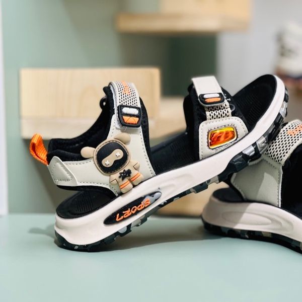 صندل بچگانه طرح mr bone برند winstar کد 4020703