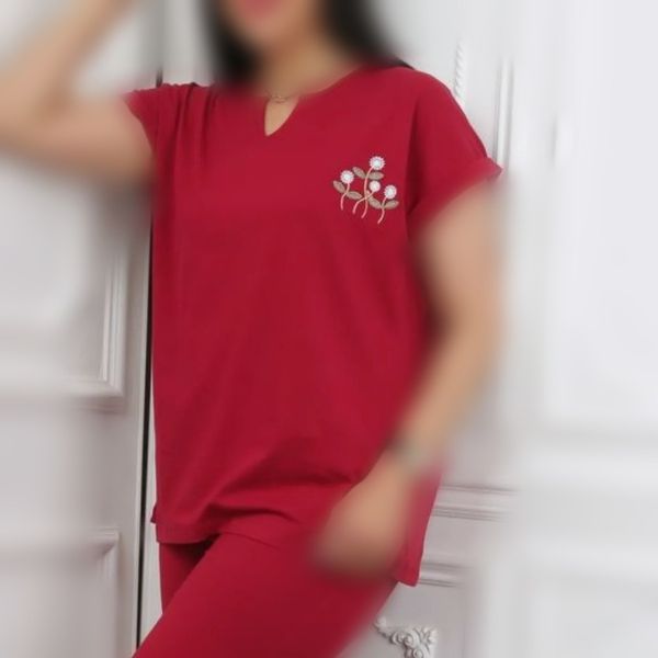 تیشرت قواره دار  یقه V زنانه گلدوزی شده