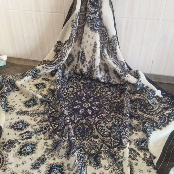 روسری زنانه