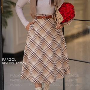 خرید آنلاین دامن پشمی زنانه و دخترانه آوین