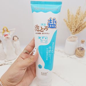 خرید اینترنتی اسکراب ونمک بدن شیرگاو برند کیونیو